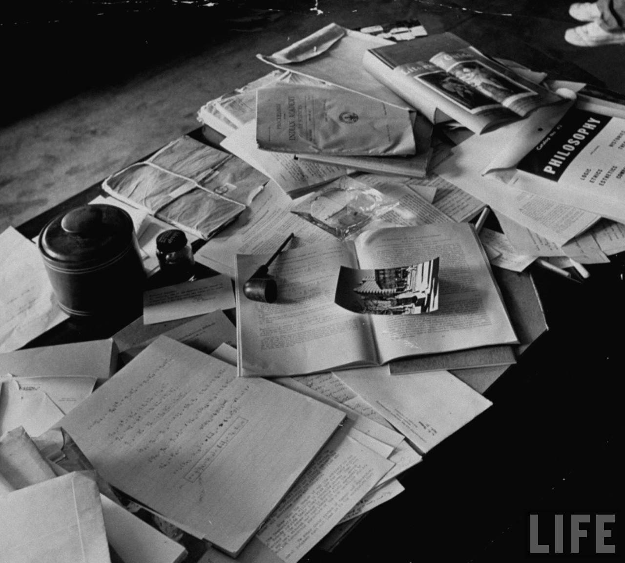 Einstein’s desk photographed a day after his death - Imgur