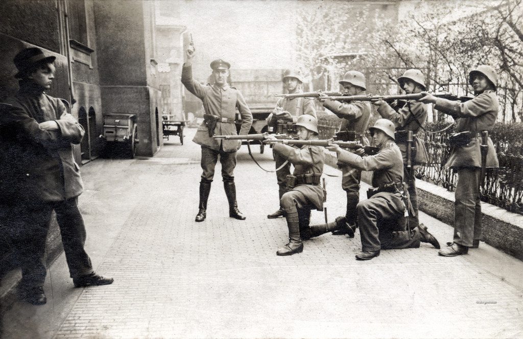 Execution of a German Communist in Munich, 1919 - Imgur