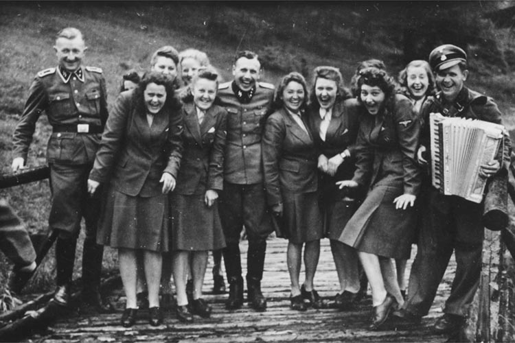 Laughing at Auschwitz – SS auxiliaries poses at a resort for Auschwitz personnel, 1942 - Imgur