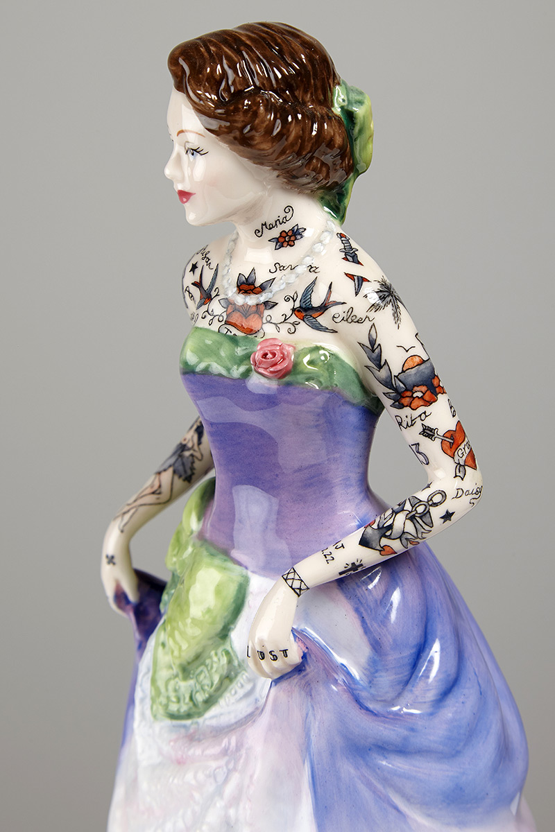 Jessica-Harrison-Tattooed-Porcelain-Figurines-01