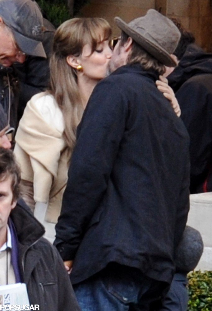February-2010-Brad-Angelina-shared-kiss-while-he-visited
