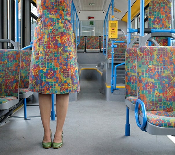 sukienka jak siedzienia autobusowe