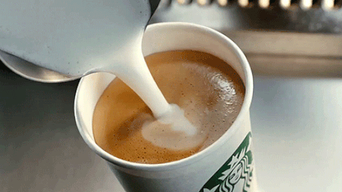 Artysta przerabia kubki Starbucks