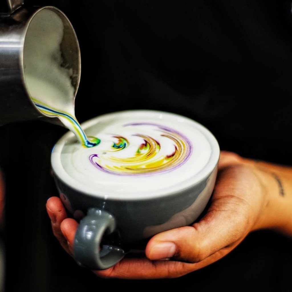 kolorowe latte