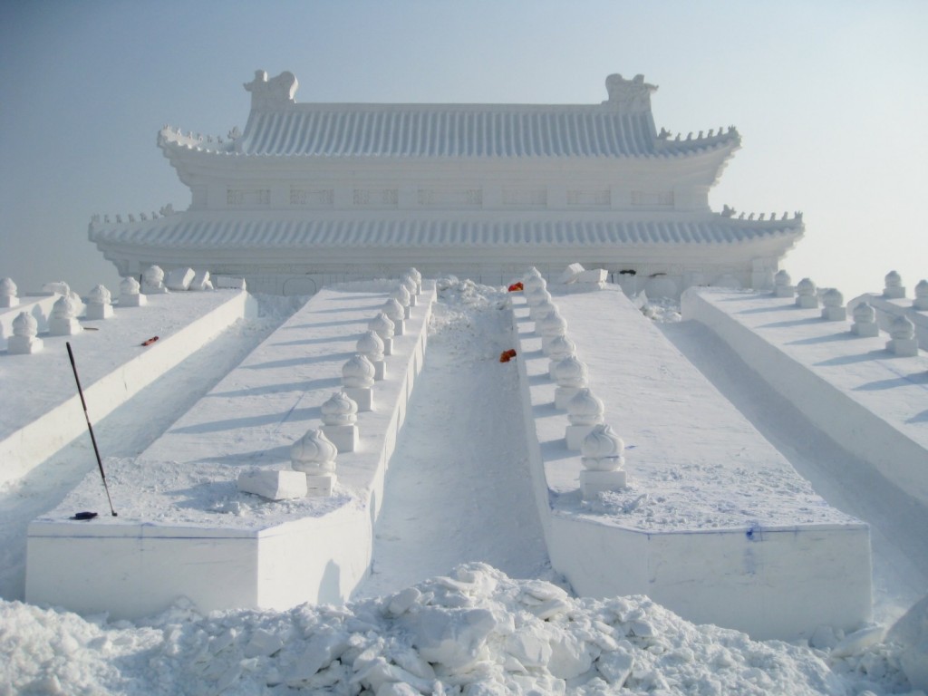 śnieżne rzeźby budynki
