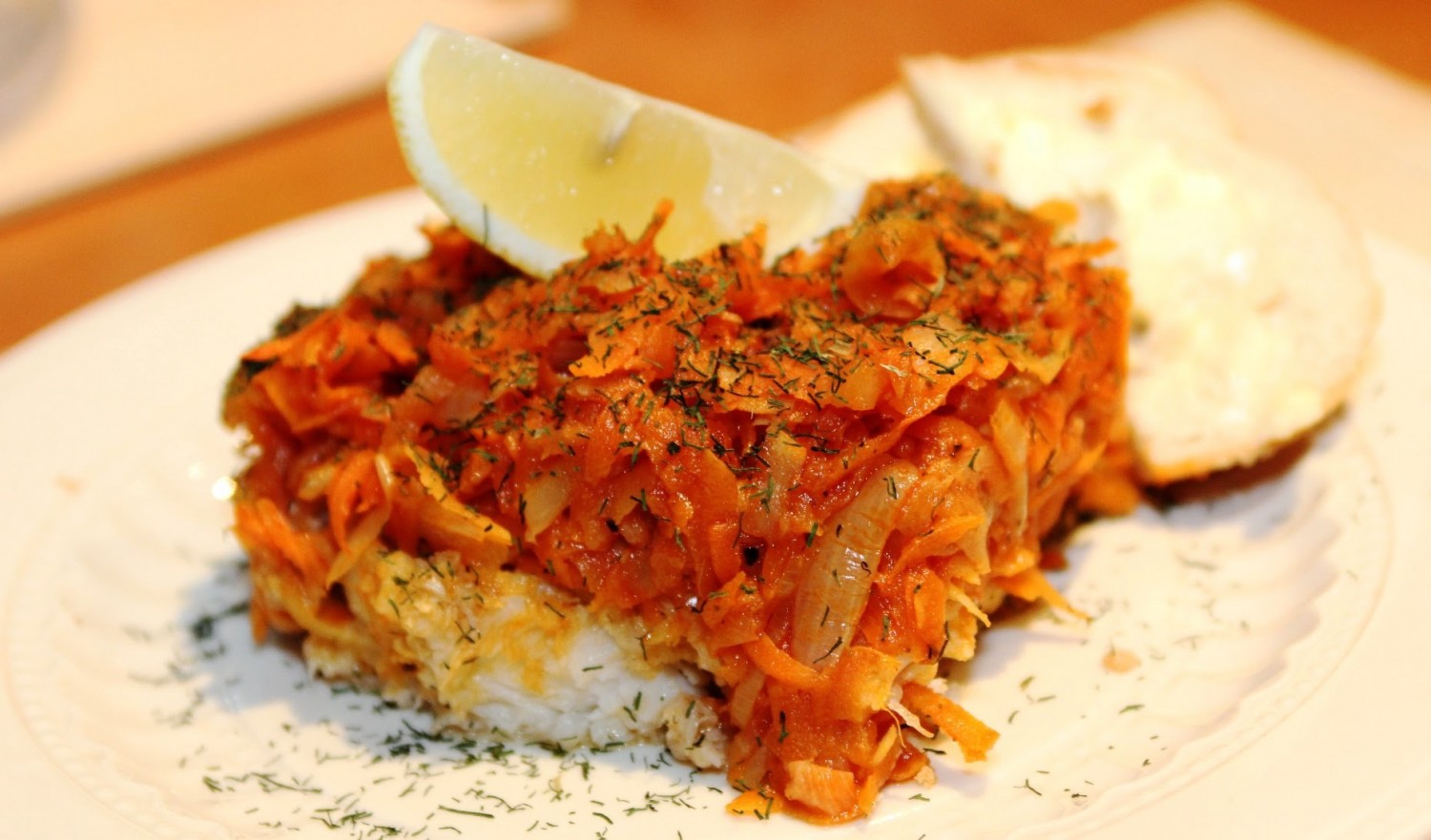 Рыба под маринадом вкусно. Рис минтай под маринадом. Рыба под маринадом. Рыба с морковью и луком. Тушеная рыба с рисом и овощами.