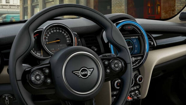 5-cio drzwiowy mini cooper w środku