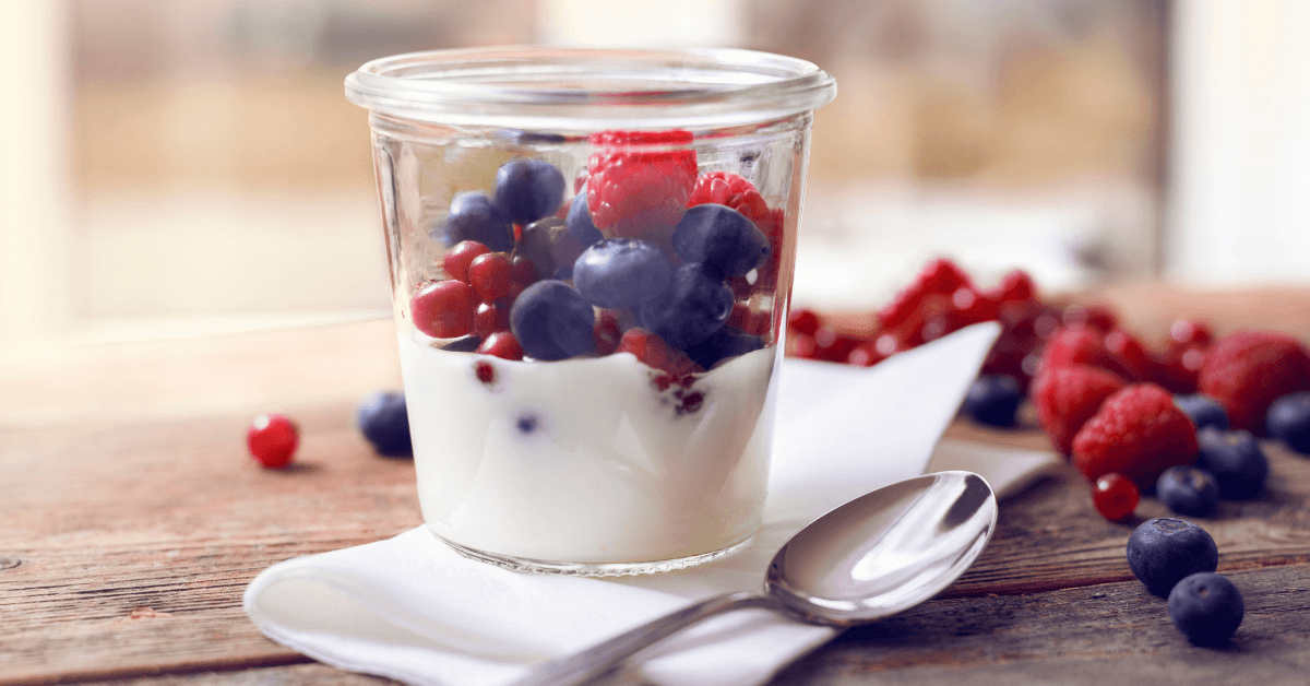 jogurt z owocami