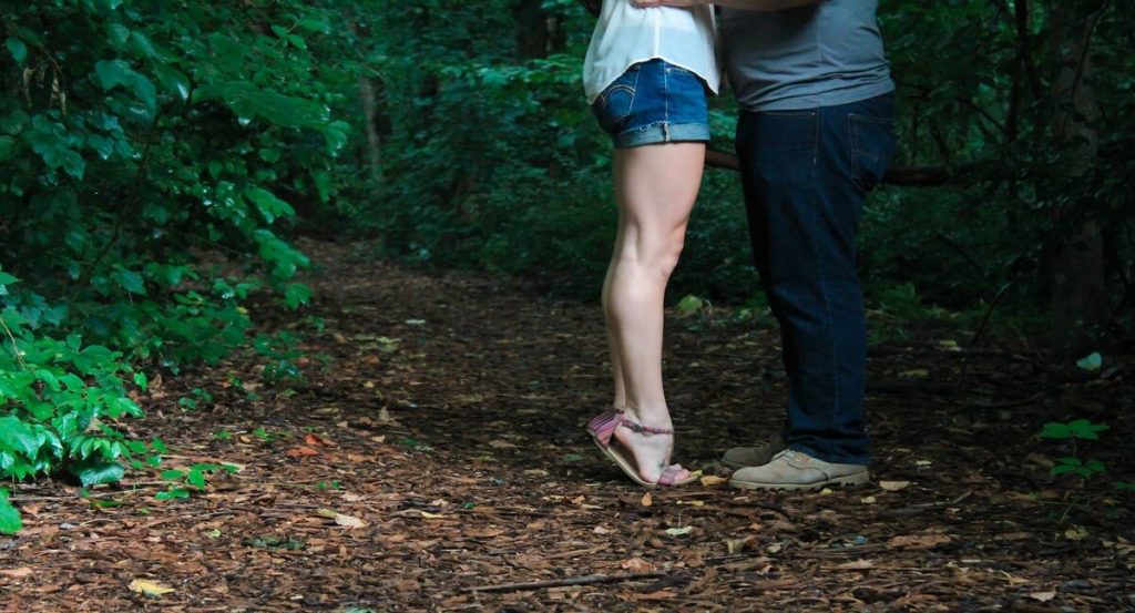 Para w lesie na randce