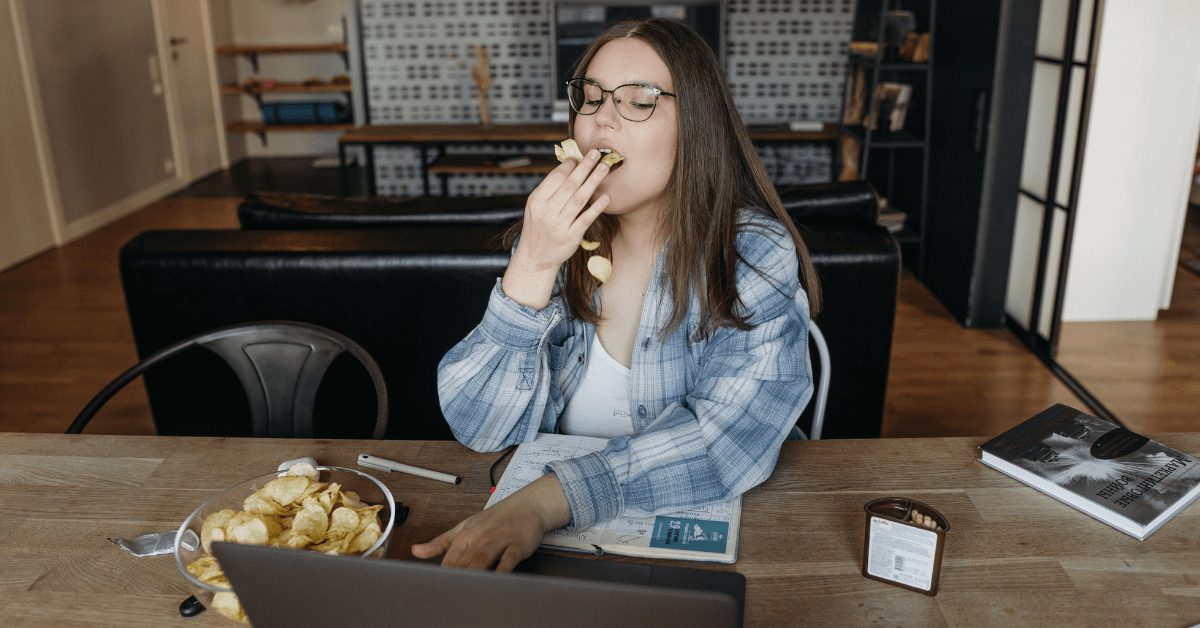 podjadanie przekąsek