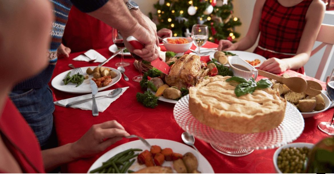 jedzenie na świątecznym stole
